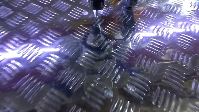 Раскрой алюминия на ЧПУ станке. смотреть онлайн