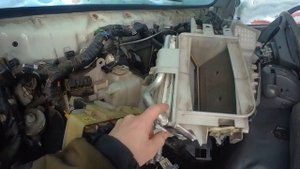 ремонт отопителя салона тойота тойоайс