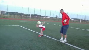 Work with the ball by head [football dribblings]