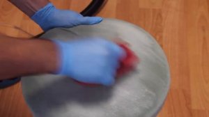 Удаление пятна от кофе с обивки мебели