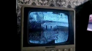 Переключение каналов на маленьком и стареньком телеке