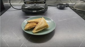 Сделал сэндвичи с ветчиной и сыром в мультигриле