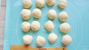 Булочки с яблоками и изюмом в духовке