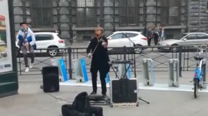 PRODIGY на скрипке -супер. У метро в Питере👍👍👍