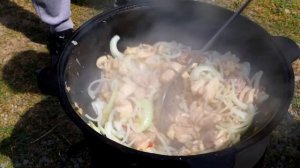 Это БЛЮДО можно есть БЕЗ ЗУБОВ. Мясо в КАЗАНЕ в нежном сливочном ВКУСЕ.