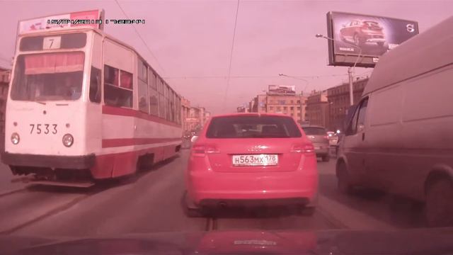 У трамвая отвалился пантограф