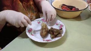 Горячий салат из баклажанов , перцев и помидоров .