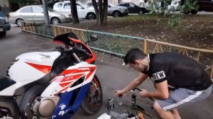 Замена тормозных колодок на Honda CBR1000RR Fireblade 2005