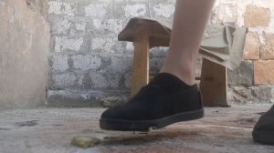 Asmr / Выдавливаем предметы или еду ногами⚡💙⚡