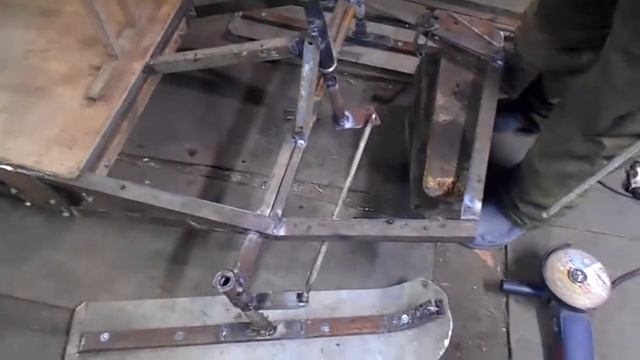 Самодельный снегоход, делаем раму и устанавливаем двигатель смотреть онлайн