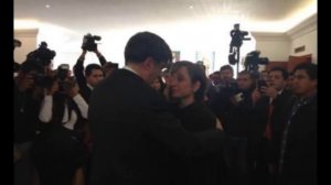 Carmen Aristegui llora en el funeral de Julio Scherer García