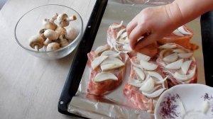 Лучший рецепт Стейк с грибами под сыром в духовке мясо по- французки новогодние рецепты