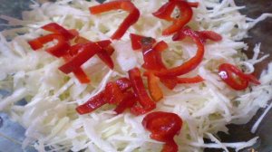 Капустный салат с болгарским перцем и укропом