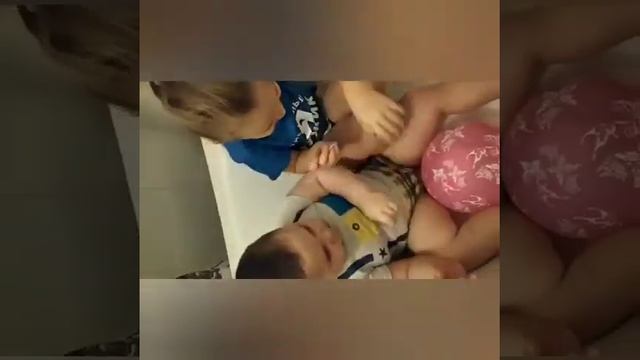 ЛОПАЕМ ЦВЕТНЫЕ ШАРИКИ смотреть онлайн