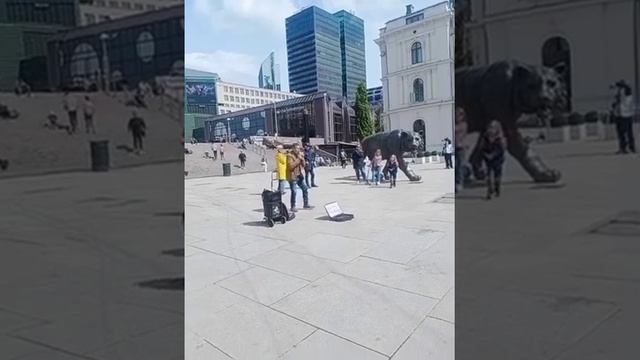 Gimme Gimme Flute #VisitOslo #streetperformer #relaxing смотреть онлайн