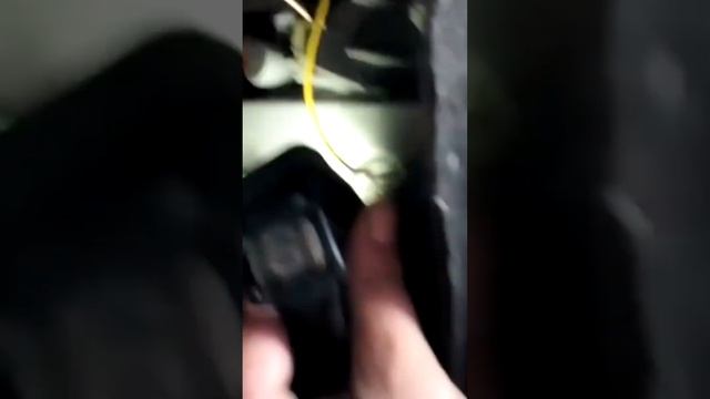 Тойота Аурис замена лампочки заднего габарита