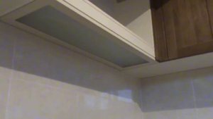 Кухня с фасадами из натурального дерева в стиле МОДЕРН
