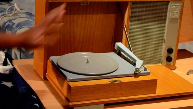 Каравелла-ламповый настенный электрофон USSR old tube wall turntable