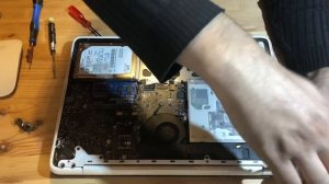 Разбор MacBook 13” Late 2009 A1342 Замена материнской платы