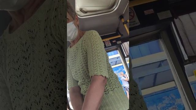 Сумасшедшие бабки в маршрутке (занял 1.5 места) смотреть онлайн