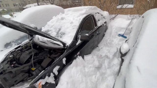 Замена аккумулятора на Мицубиси Лансер 10 в условиях мощного московского снегопада! #review #обзор смотреть онлайн