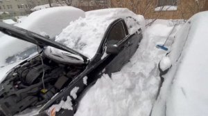 Замена аккумулятора на Мицубиси Лансер 10 в условиях мощного московского снегопада! #review #обзор
