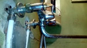 Капает кран в ванной, на кухне. Быстрый ремонт.