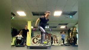 Реверс в связке степ-аэробики. Связка на 32 счета + симметричная часть