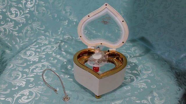 Музыкальная шкатулка с балериной. Белая малая. смотреть онлайн