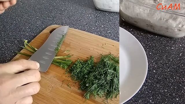 Куриные грудки в сметанном соусе в духовке. Сочные, нежные с любым гарниром будет вкусно смотреть онлайн