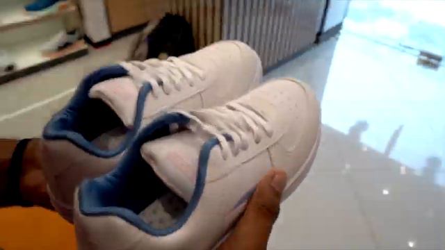 Asian Trendy-21 Magic Color Changing Shoes смотреть онлайн