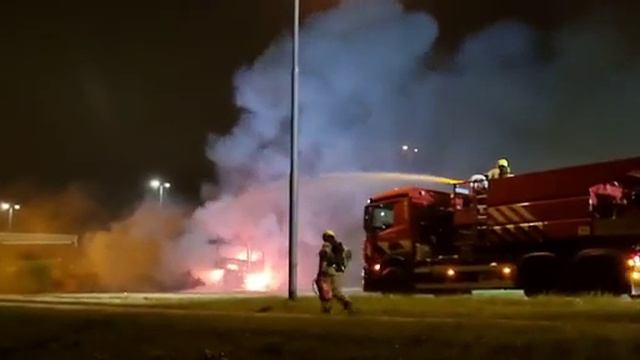 Vrachtwagen in brand Crezeepolder Hendrik-Ido-Ambacht (2) смотреть онлайн