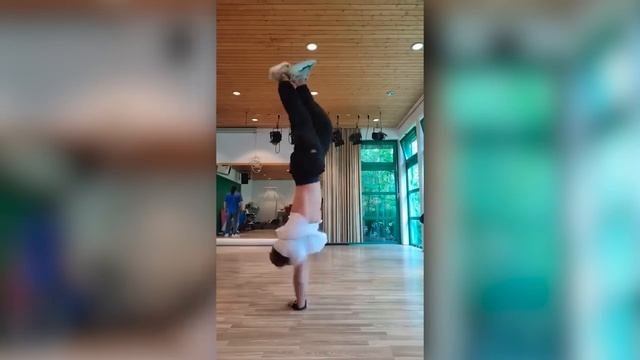 НЕВЕРОЯТНЫЕ МОМЕНТЫ, СНЯТЫЕ НА КАМЕРУ (7)