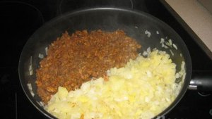 Картофельные тарталетки в духовке с луком и грибами