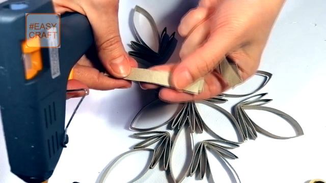 ❄ Как сделать красивую снежинку ❄ Новогодние поделки из втулок от туалетной бумаги своими руками ❄