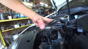 замена топливного фильтра VW Golf 5 2.0 TDI