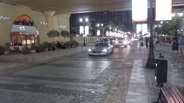 silver Mercedes-Benz SLS 6.3 AMG - drive by - Dubai Marina смотреть онлайн