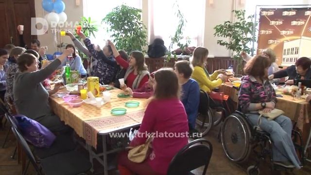 Предновогодний кураж в ДК "Булат". Не обошлось и без подарков смотреть онлайн