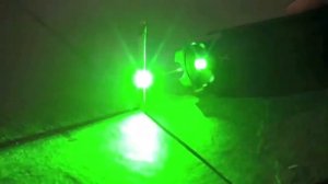 Указка лазер (laser pointer). Прожигает насквозь.