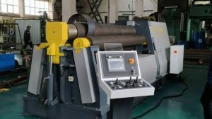 Гидравлические 4-х валковые вальцы с ЧПУ производства ООО "ЮМЗ" г. Кувандык