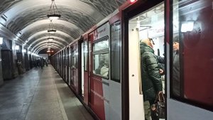 Именной поезд 81-740.4/741.4 Русич "Что делают первые?" на станции метро Курская АПЛ.