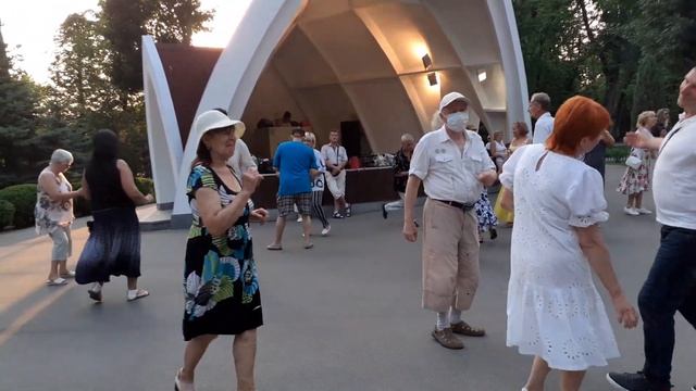 ПОМНИШЬ, ТЫ МНЕ СКАЗКУ ОБЕЩАЛ!???/ТАНЦЫ В ПАРКЕ ГОРЬКОГО ХАРЬКОВ ИЮЛЬ 2021 смотреть онлайн
