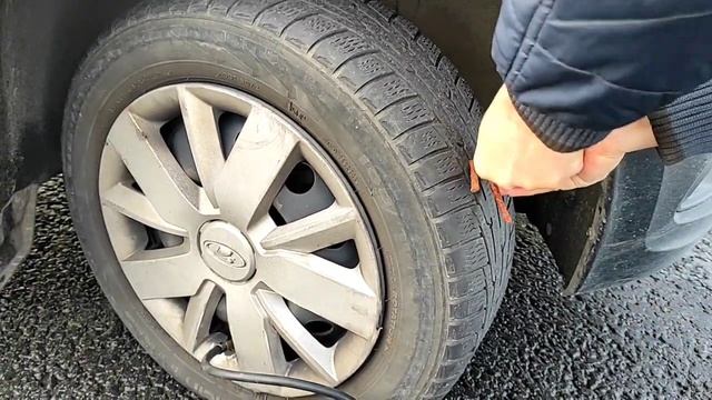 Быстрый ремонт прокола колеса в дороге. смотреть онлайн