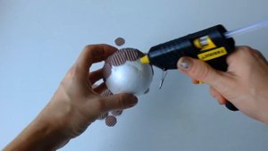 Елочный шар из гофро картона мастер класс/шар на елку своими руками