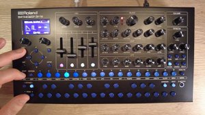 Roland SH-4d - House Music All Night Long