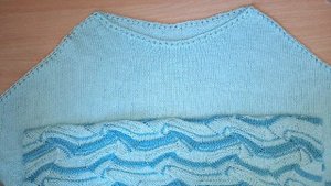 Летний топ спицами из хлопка.