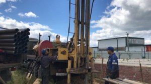 Процесс бурения скважины на воду