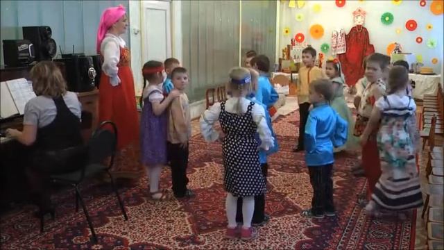 Русская народная игра "Колышки".