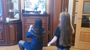 Ксюша как тоня танцуют за кота Петуха Пес и осел Песня бременские. Музыканты. Песня песенк