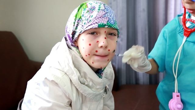 Играем в доктора #1 Лечение ветрянки Видео для детей смотреть онлайн